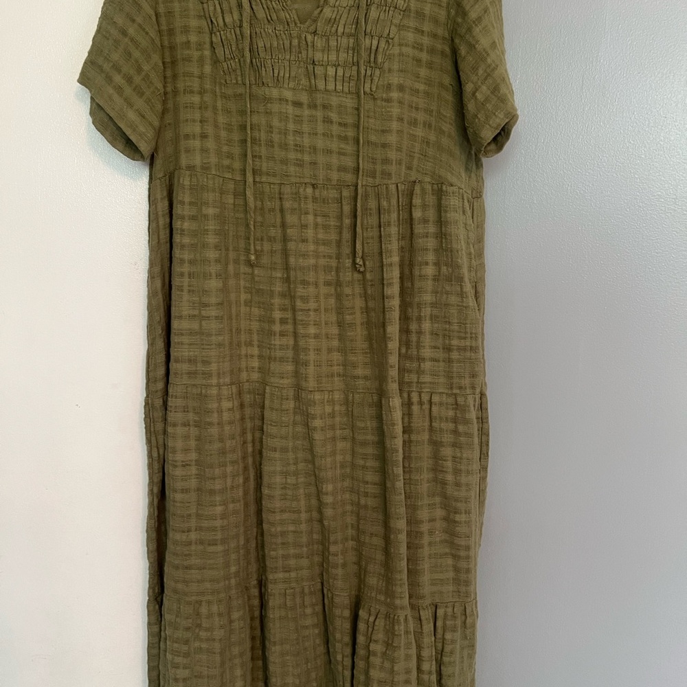Crown & Ivy Green Green Buttoned Midi Sundress